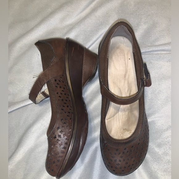 JBU Jambi Brown alicante Mary Jane laser cut Heels size 8.5 double layer vegan - Picture 2 of 8